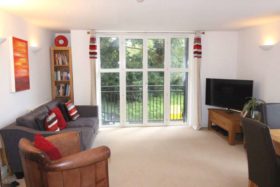 2 bedroom Flat for sale